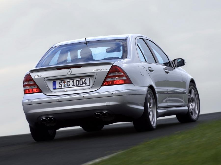  Mercedes-Benz C55 AMG 2005 года  (фото 1 из 37)